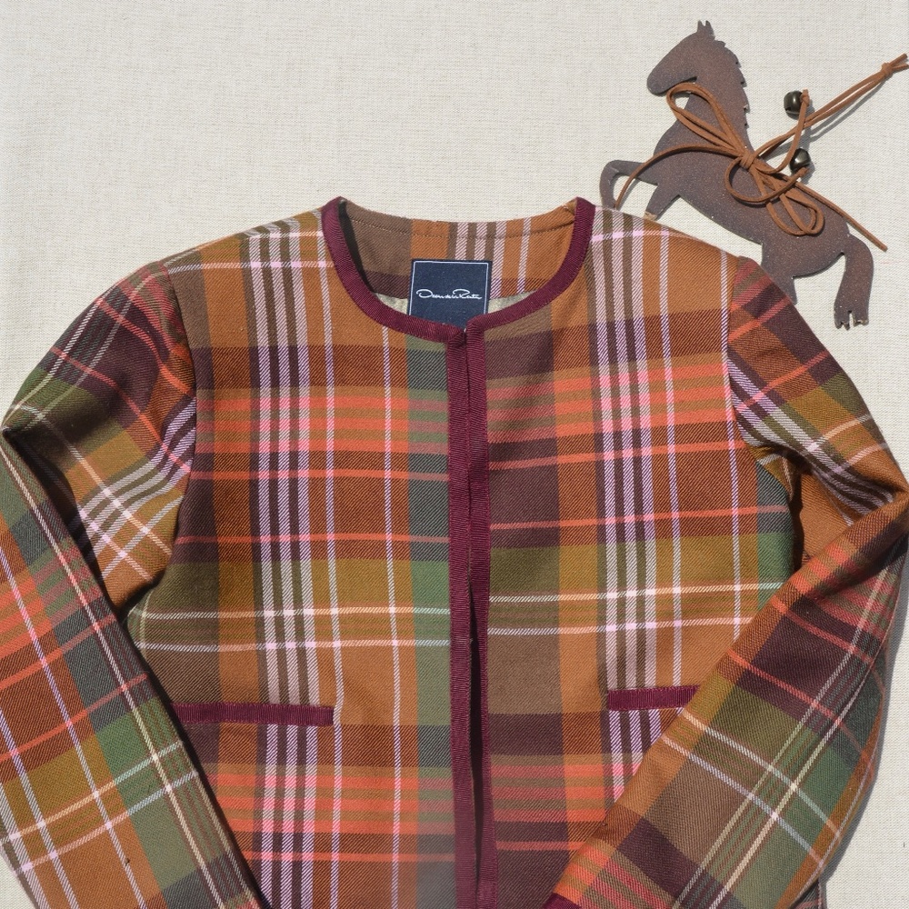 Oscar de la Renta jacket of 100% Wool, plaid pattern with claret grosgrain ribbo